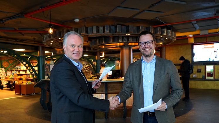 Museumsdirektør Frode Meinich (t.v.) og biblioteksjef Knut Skansen gleder seg til felles løft for mekking, skaping og teknologi over hele Oslo. Foto: Thomas Fjærtoft, Norsk Teknisk Museum