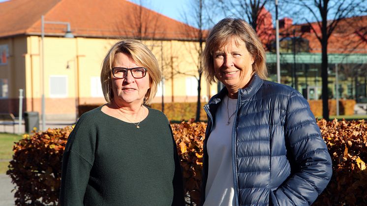 Agneta Jonsson, universitetslektor i barn- och ungdomsvetenskap och Susanne Thulin, universitetslektor i pedagogik och Programområdesansvarig för förskollärarprogrammet, gläds över beviljat forskningsmedel.