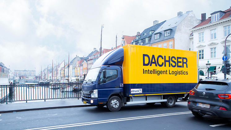 Dachser Denmarks første el-drevne lastbil på tur ved Nyhavn i København. Foto: Sine Nielsen.