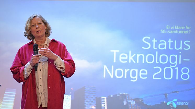  5G-nettet tåler en million påkoblede «ting» som biler, hus, ambulanser og sensorer som snakker sammen,  sa Berit Svendsen på konferansen Status teknologi-Norge. Foto: Martin Fjellanger.