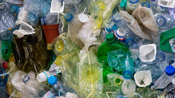 Svenskarna källsorterar – men oroar sig för plast i haven