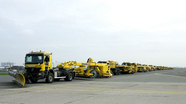 Snerydningskøretøjer holder klar i Kastrup Lufthavn