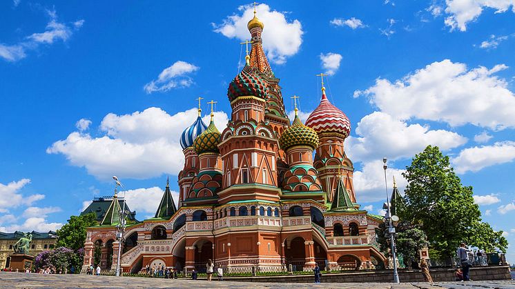 Seit mehr als 400 Jahren beeindruckt die Basilius Kathedrale mit ihren neun Kuppeln sowohl Einheimische als auch Besucher der russischen Hauptstadt.