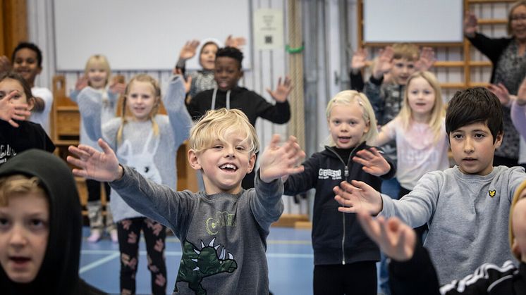 Med "Tvåornas kör" får barn från hela Hisingen mötas och upptäcka musikens kraft i en gemensam konsert. Foto: Tilo Stengel