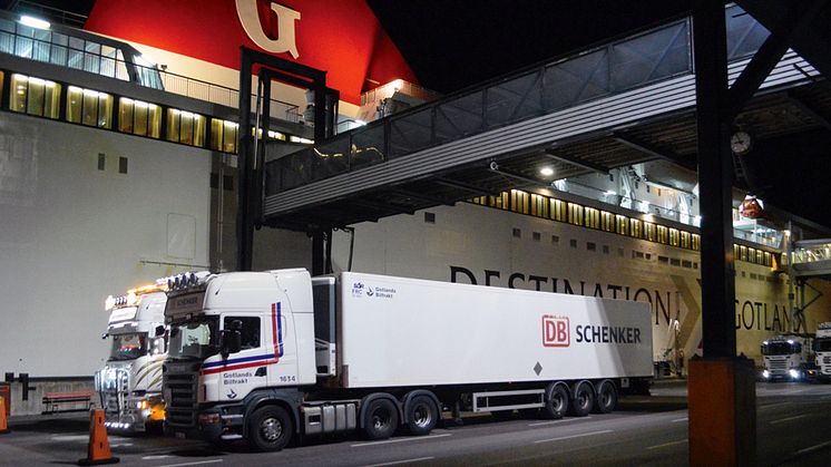 Titan mastbelysning lyser upp Gotlandsterminalen hos Smålandshamnar, Oskarshamn