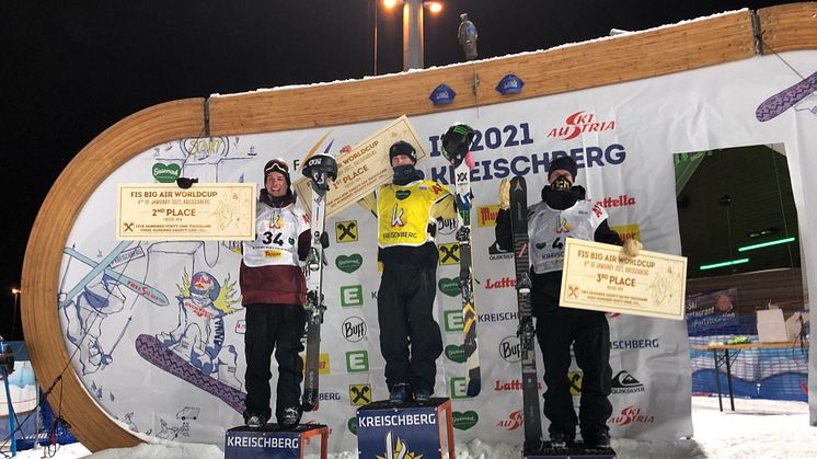 Oliwer Magnusson tar sn första pallplats i big air. Från Vänster Antoine Adelisse Frankrike, Birk Ruud Norge och Oliwer Magnusson Östersund Foto Niklas Eriksson SSF