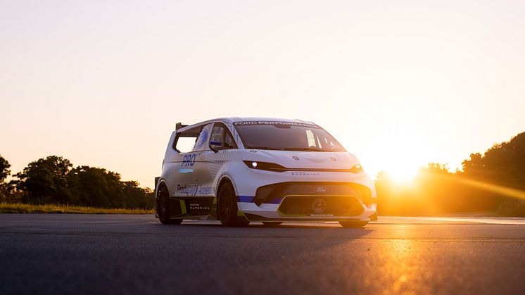 Ford Pro Electric SuperVan 2022 (18)