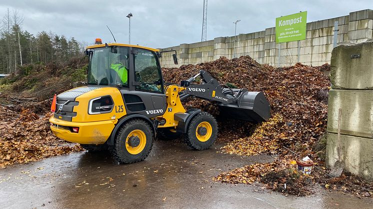 Utsläppsfri Volvo L25 Electric visar sig vara en värdefull partner inom avfallshantering och återvinning