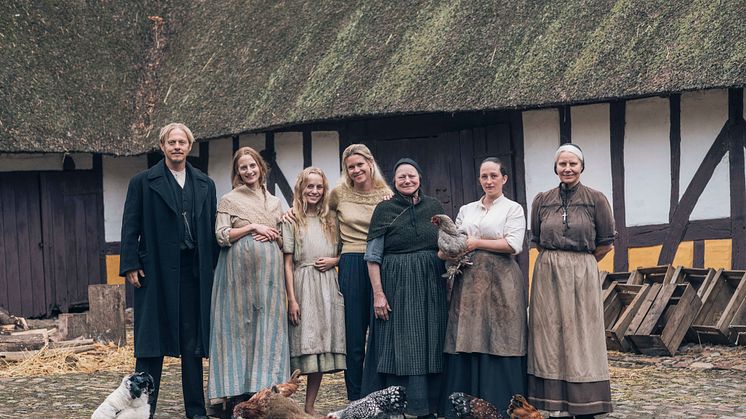 Fra venstre: Thure Lindhardt, Ida Cæcilie Rasmussen, Flora Ofelia Hofmann Lindahl, Tea Lindeburg, Lisbet Dahl, Stine Fischer Christensen & Kirsten Olesen. Kreditering: Andreas Bastiansen