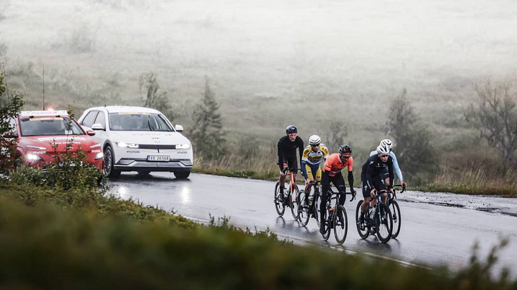 Følgebiler fra Hyundai under Arctic Race of Norway 2022. Foto: ARN/Aurélien Vialatte