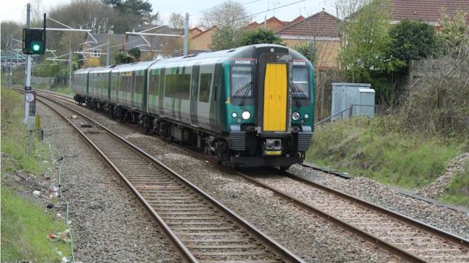 London Northwestern Railway urges passengers to travel early for Christmas