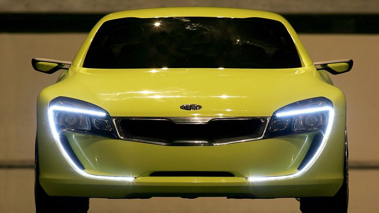 For ti år siden ved IAA 2007 præsenterede KIA konceptbilen Kee – en sports coupé, som blev udgangspunktet for KIAs nye designsignatur, som har defineret alle KIA modeller lige siden: ”Tigernose” grillen