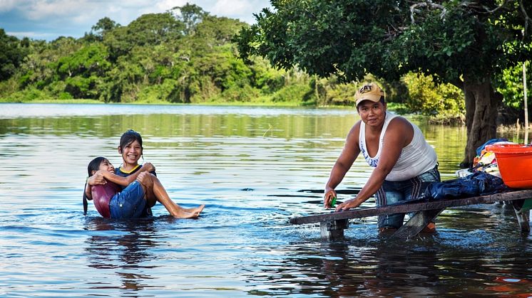 Chiquitano familie i Bolivia. De oprindelige folk er vigtige alliancepartnere i klimakampen fordi det er dem der kan bevare skovene. 