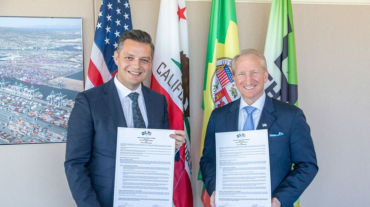 Göteborgs Hamn AB:s VD Elvir Dzanic och Los Angeles VD Gene Seroka lovade att de två hamnarna kommer inleda ett intensifierat samarbete i en mängd frågor. Foto: Port of Los Angeles.