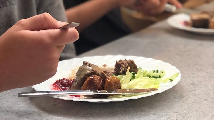 Kostnadsfri skollunch serveras på Djurgårdsskolan, Stenstalidskolan och Södermalmsskolan hela sommaren.