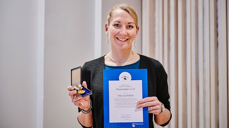 Fotbollsdomaren Tess Olofsson fick Piteåmedaljen