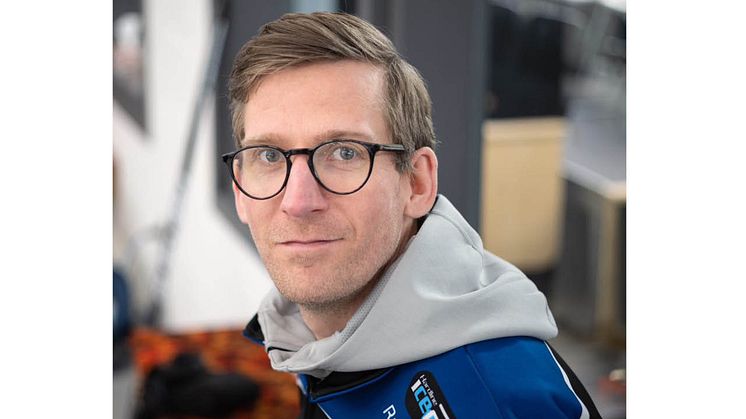 Kristian Lindström är coach för Lag Hasselborg och utvecklingsansvarig på Svenska Curlingförbundet. Foto: Benoît Schwarz-van Berkel