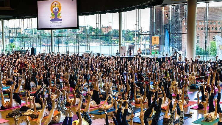  Internationella Yogadagen firas med härliga yogaklasser över hela landet.
