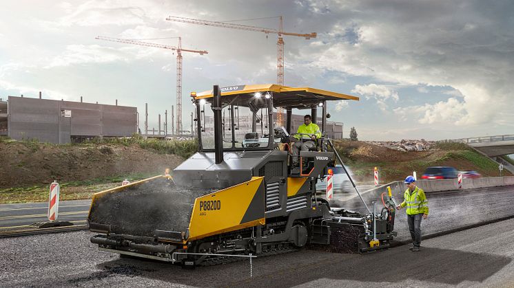 Volvos nya P8820D ABG asfaltläggare kombinerar storlek och flexibilitet