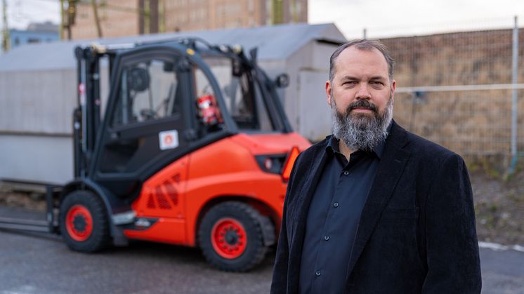 Produktionschef Rikard Skärebo är stolt över den nya klimatvänliga bränslesatsningen. 