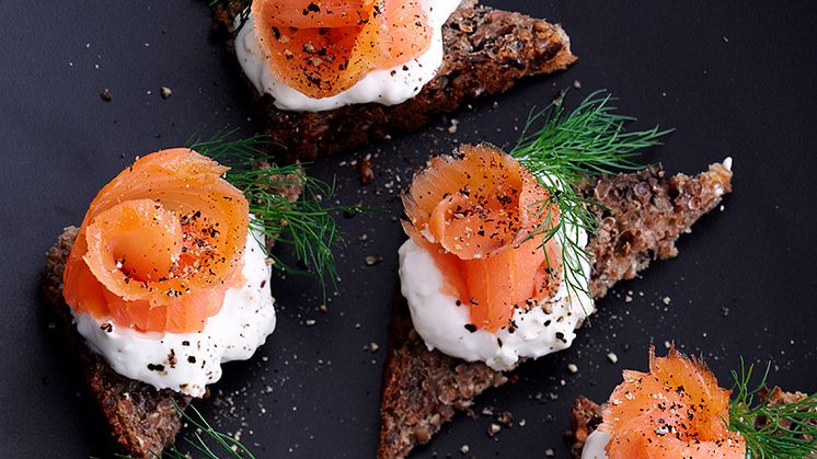 Laks med peberrodscreme på rugbrød (udviklet af Hjerteforeningen)