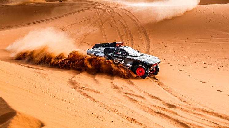 Klart för start i Dakarrallyt: Audi RS Q e-tron inleder en ny era