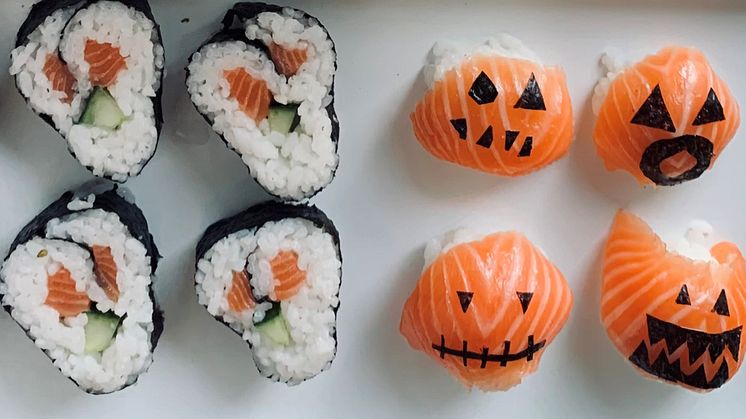 Mange barn og unge er glad i sushi. «Skrik-maki» og «gresskarnigri» gjør susen til halloweenfesten.