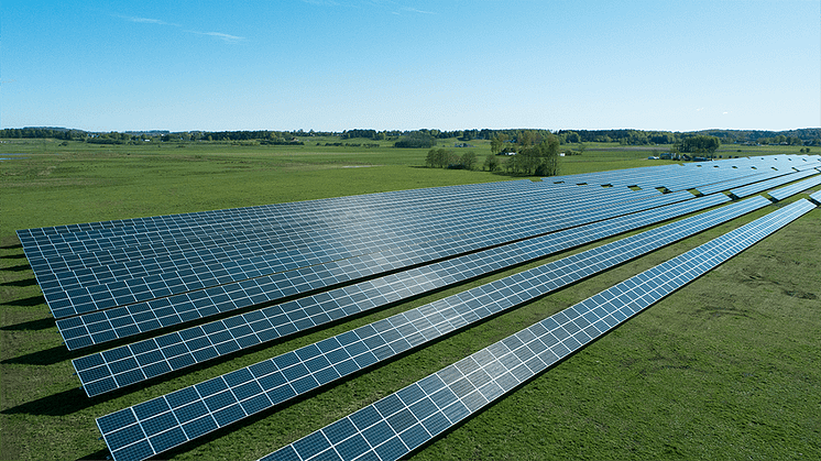 Solcellsparken som byggs i Tågra, Sjöbo kommun, är den första komersiella solcellsparken. Bild: Paul Olsson