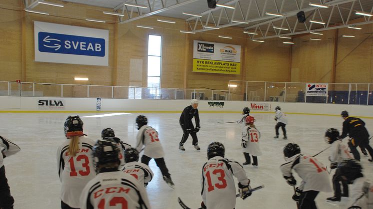 Mats Sundin med Sollentunas ungdomar