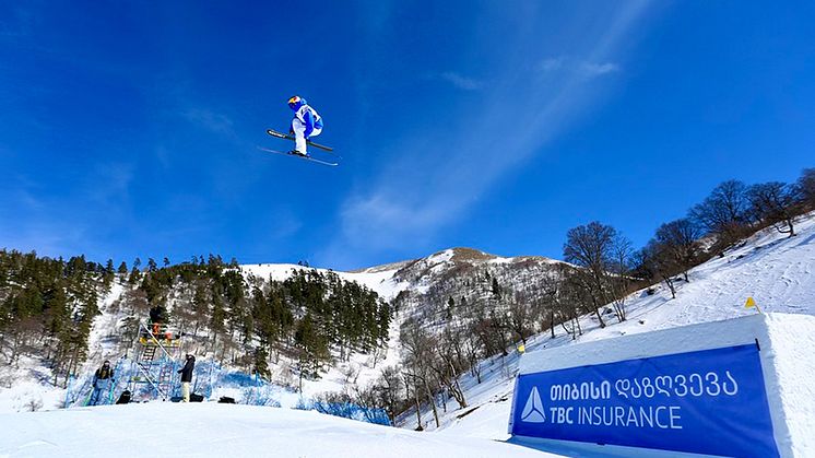 Jesper Tjäder i ett av hoppen vid VM i slopestyle i Bakuriani. Foto: Buchholz@FIS