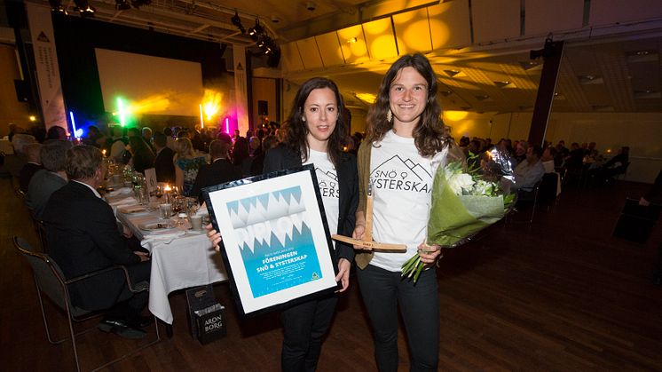 Vinnare av priset Årets Snöflinga 2016: Föreningen Snö & Systerskap. Nancy Bjerregaard och Nina Wertholz