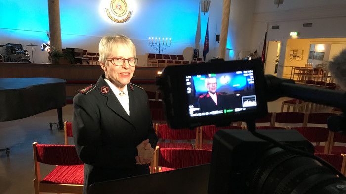 Marie Willermark leder SVTs helgmålsandakter från Frälsningsarmén i Linköping. Foto: Johannes Söderberg/SVT