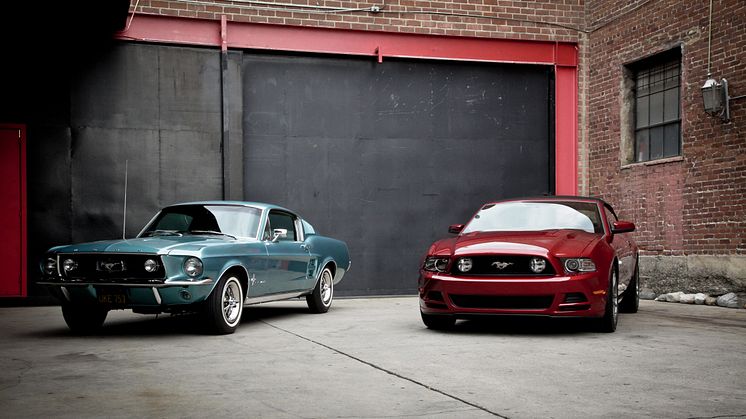 Ford Mustang feirer 50-årsdagen i Empire State Building og samler entusiaster fra hele verden.