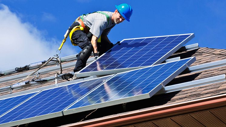 Lær hvordan et solcellesystem skal planlegges, prosjekteres og installeres. Kurs med drevne instruktører fra Zolw. Foto: Gettyimages