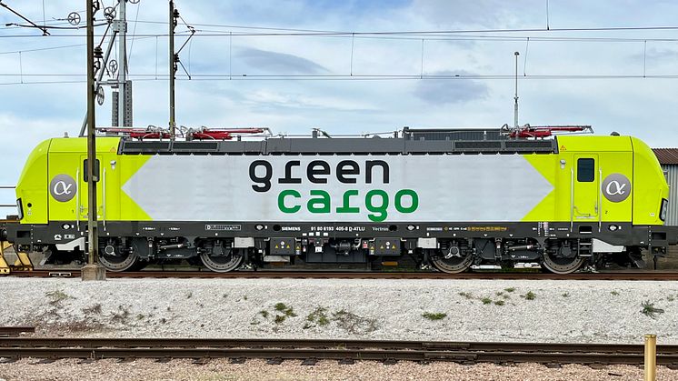 The first of ten new Vectron locomotives has arrived in Malmö. Photo: Green Cargo