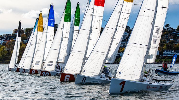 Det blir tett kamp om kongepokalen når alle landets beste seilere møtes til regatta 13. og 14. oktober på Lysaker Brygge. FOTO: Morten Jensen