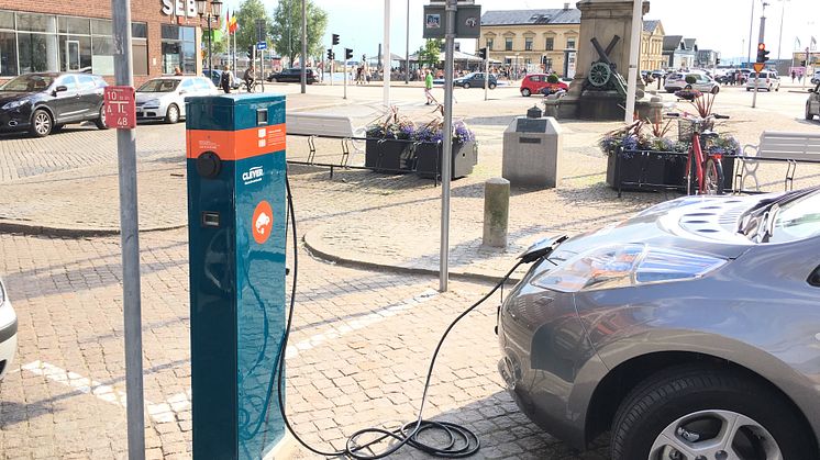 Ny CLEVER laddstation till elbilar på Stortorget i Helsingborg.