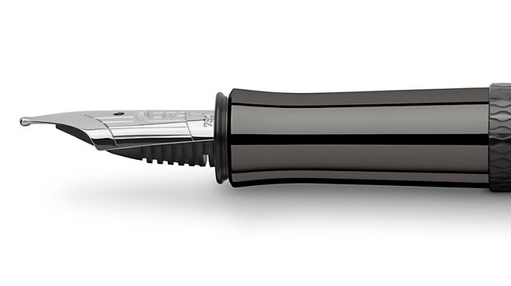 145311_Fountain pen Guilloche Black Edition F_PM4_High Res_76065.jpg