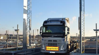 Första lastbilen har rullat igenom APM Terminals nya självservice port