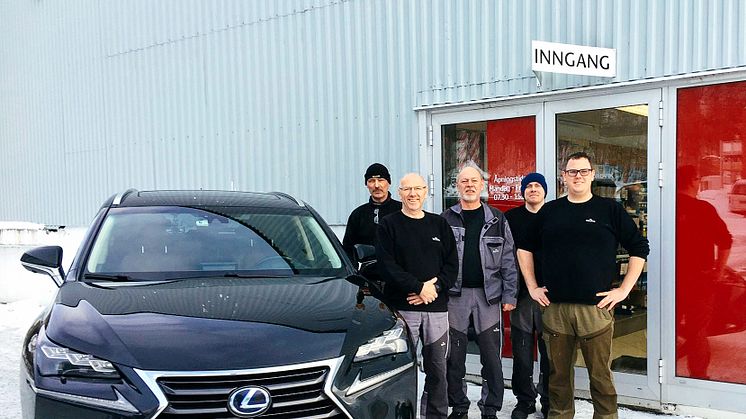 Klar for jubileumsfeiring: Roger Nilsen (t.v), Ragnar Rasmussen, Geir Haarvik, Ragnvald Lynghaug og Andreas Rasmussen (t.h) fra Nordvik Glomfjord. Foto: Nordvik AS.