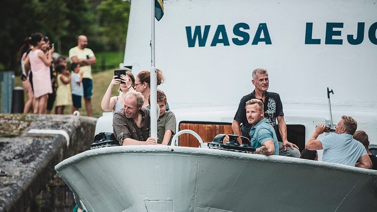 Upplev sommarsverige på vatten – båtluffa längs Göta kanal
