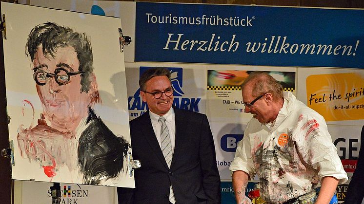 Prof. Ulf Schirmer, Gewinner in der Kategorie "Persönlichkeiten", wird von Künstler Jo Herz verewigt