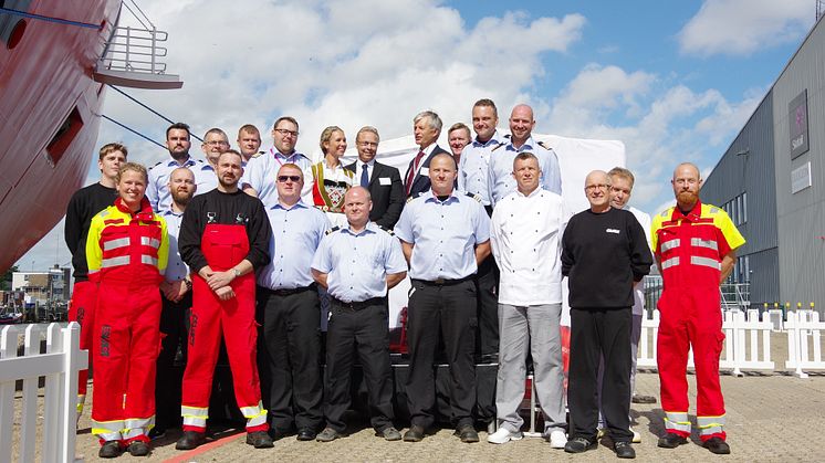 Godmother Hedda Felin (Statoil UK) together with COO Kristian Ole Jakobsen (ESVAGT), Rune Rønvik (Statoil UK Wind) and the crew of 'Esvagt Njord' 