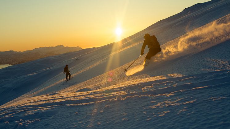 Opplevelsene står i kø i nord. Her fra skikjøring på Sandhornet i Gildeskål. Foto: Brynjar Hilling / nordnorge.com