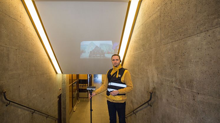 Mario Jung bietet seinen Gästen Stadtführungen mit multimedialen Inhalten - Foto: Karolin Kelm