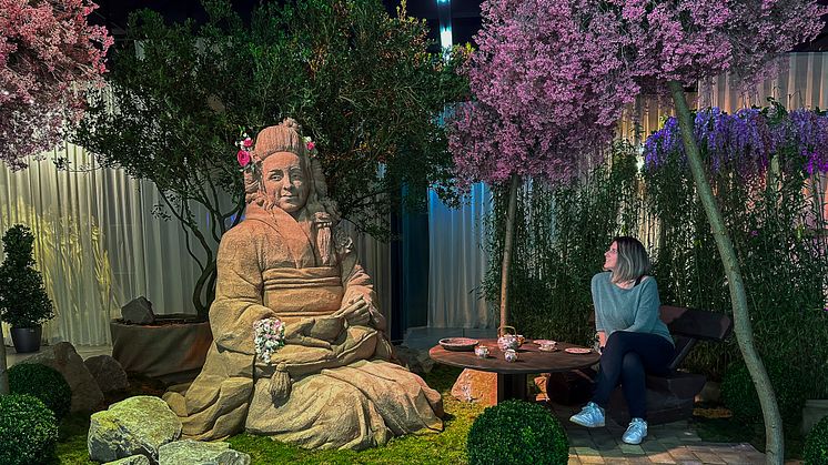 Teezeremonie mit der Geisha aus Sand in japanischer Kirschblüte_Foto Oskarshausen