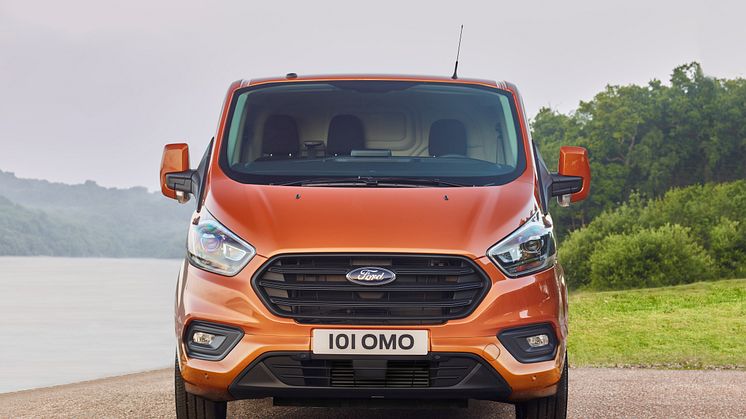 2017_Ford_Transit_08