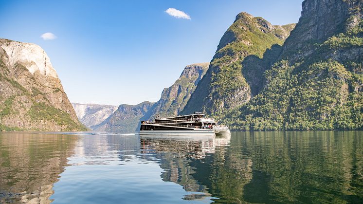 Future of The Fjords seiler utslippsfritt mellom Gudvangen og Flåm