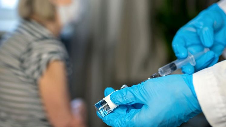 Nu öppnar vaccinationsbokningen för dem som är 57 år och äldre