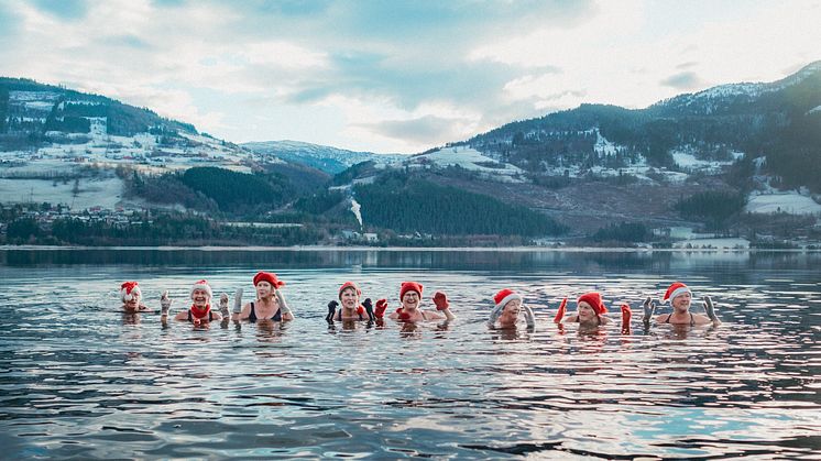 The ladies from Voss ice bathe every week throughout the winter. Photo: Åsmund Aarsand.
